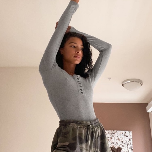 LULUS Heather Grey Long Sleeve Button-Front Bodysuit Size L - Picture 1 of 6